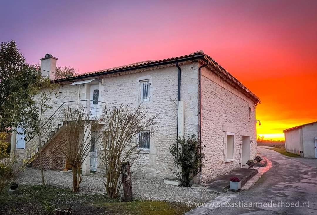 Chambres D'Hotes Chateau Pierre De Montignac Civrac-en-Medoc Exterior photo